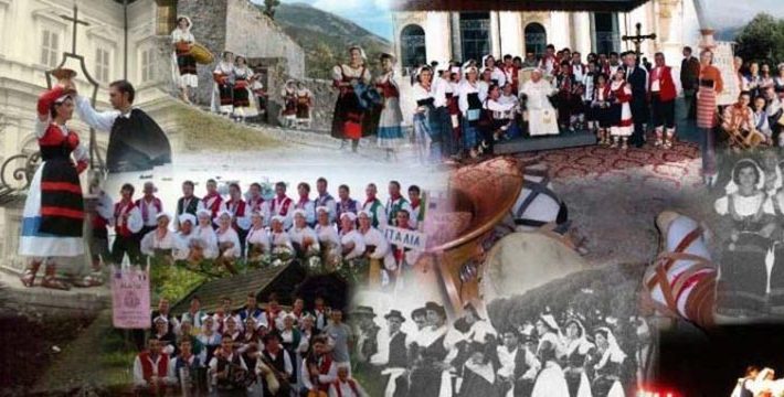 Collage di immagini storiche del gruppo folk Aria di Casa Nostra